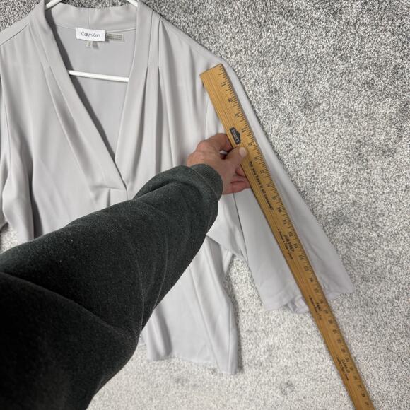 Calvin Klein Blouse Womens 1X Plus Gray V-Neck Roll Tab Sleeve Preppy Flowy - Picture 3 of 12